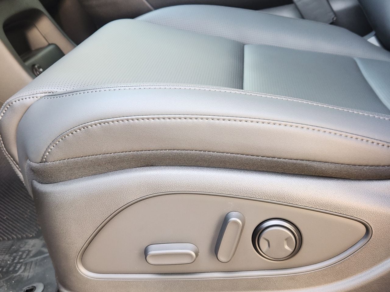 New 2026 PE2 Gray Hyundai XRT Pro image 21