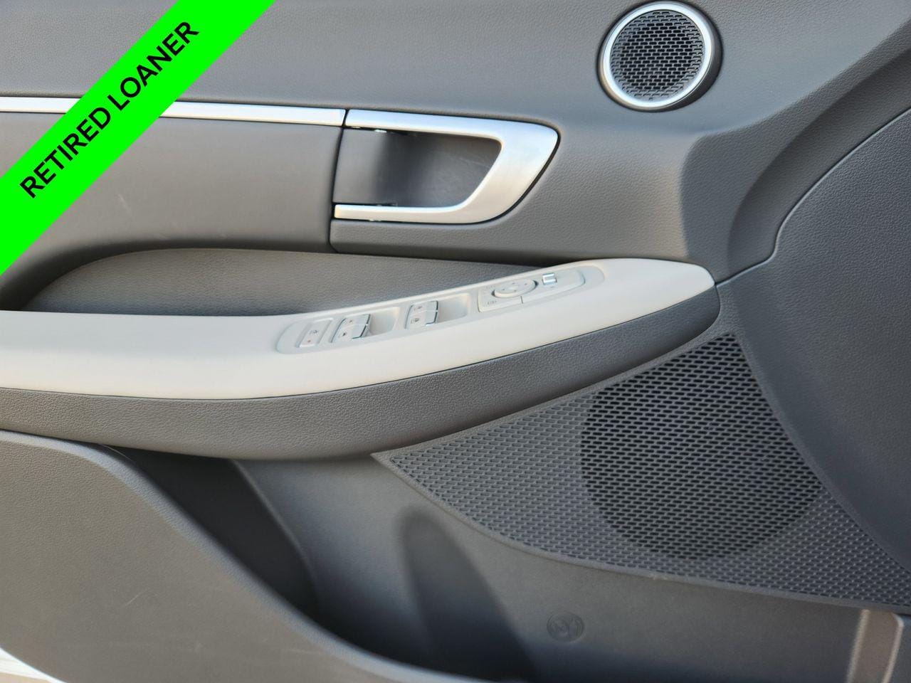 New 2025 W6H White Hyundai SEL Convenience image 24