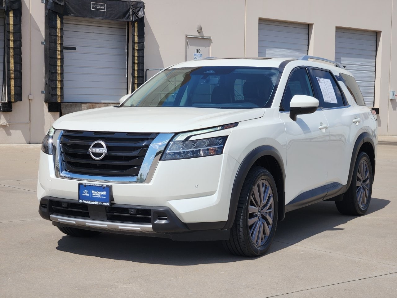 Used 2023 Pearl White Tricoat Nissan SL image 2
