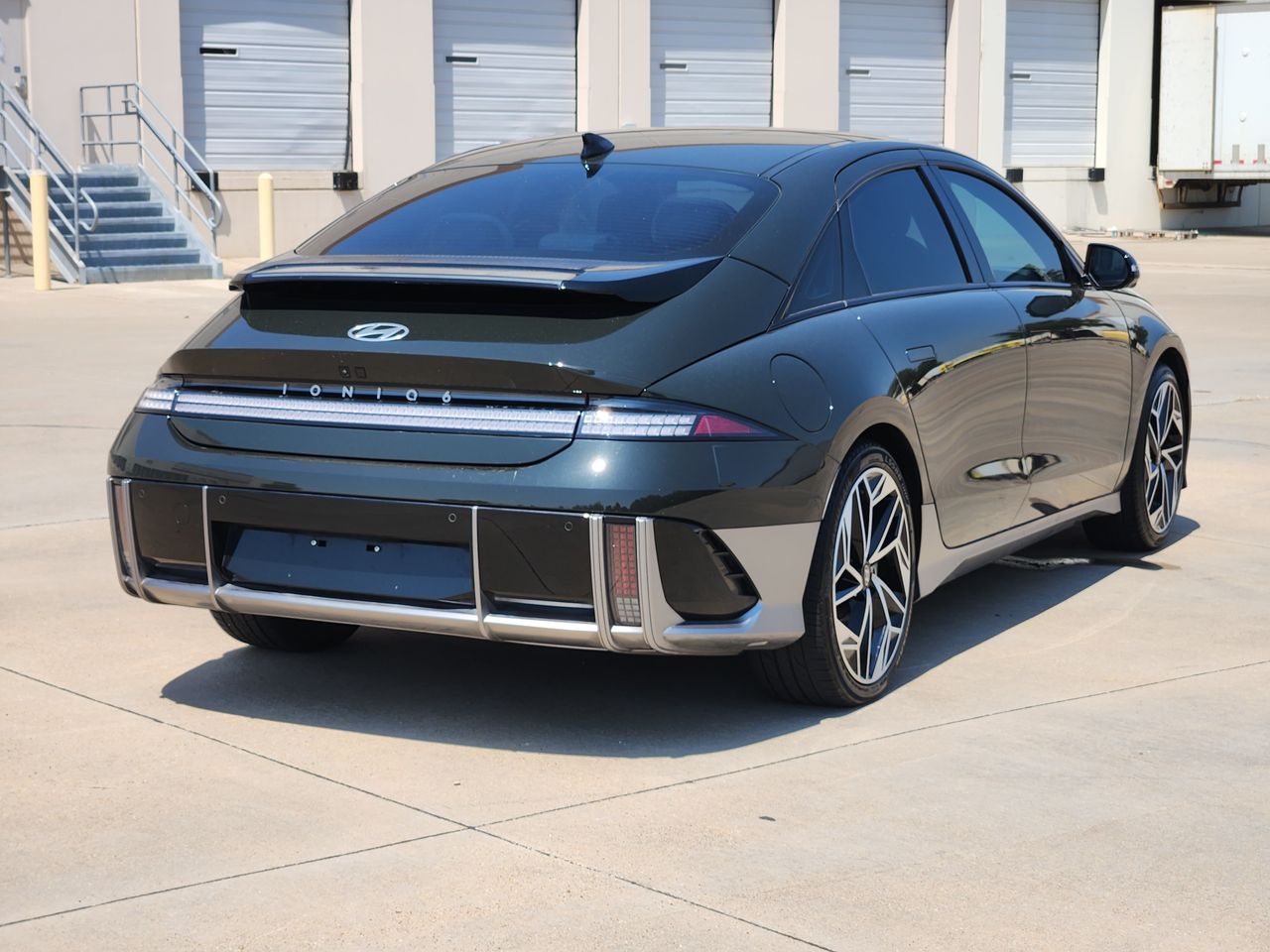 Used 2023 Digital Green Hyundai Limited image 4