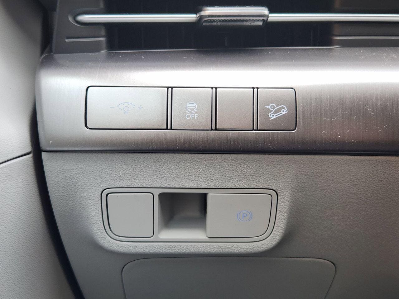 New 2026 SAW White Hyundai SEL Sport FWD image 19