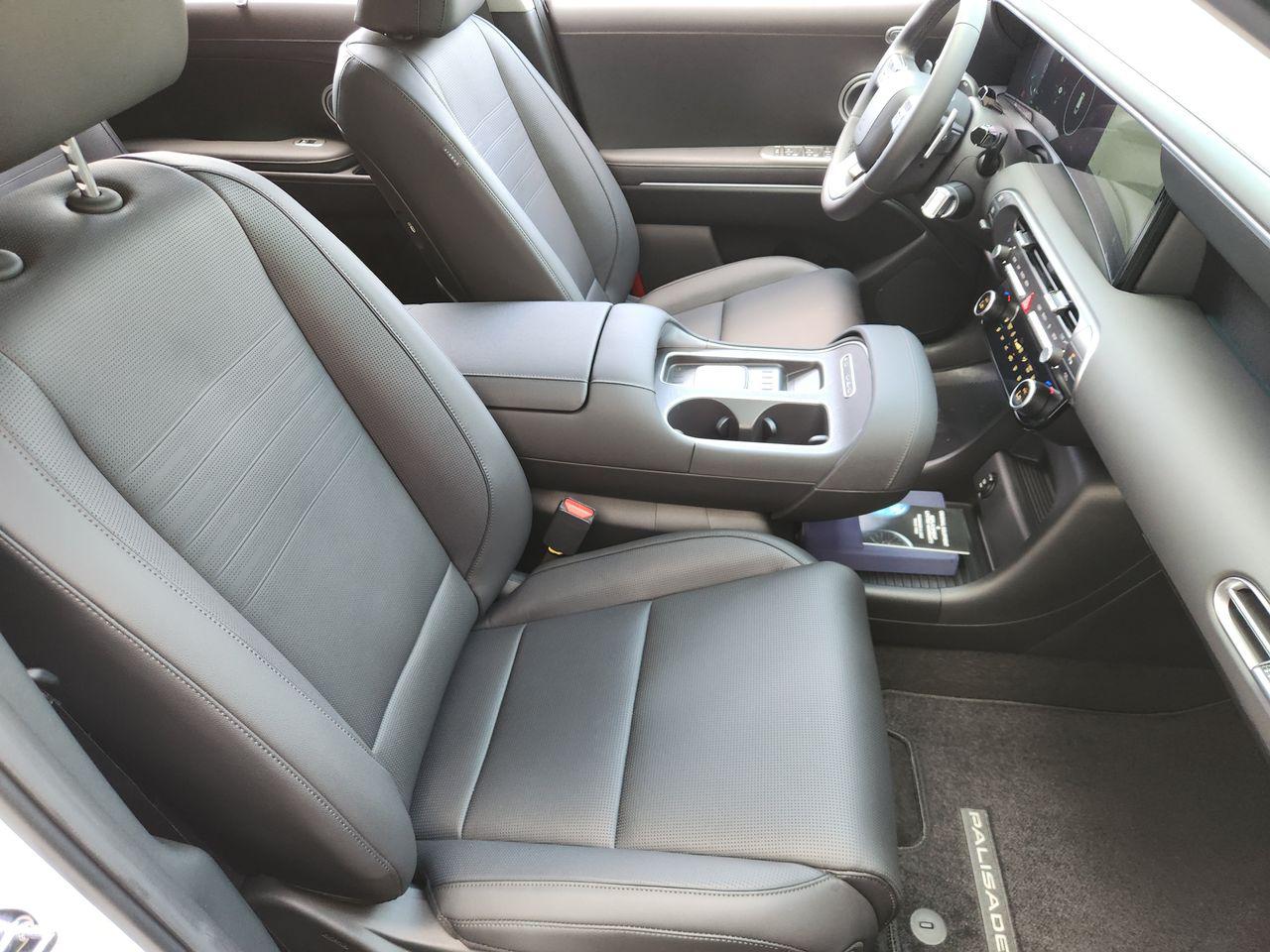 New 2027 Creamy White Pearl Hyundai Limited 7P image 11