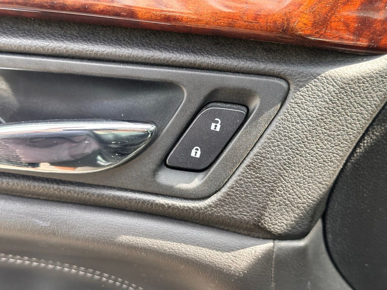 Used 2016 Graphite CADILLAC Luxury image 24