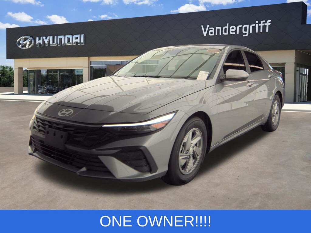 Used 2025 Hyundai Elantra SE Sedan