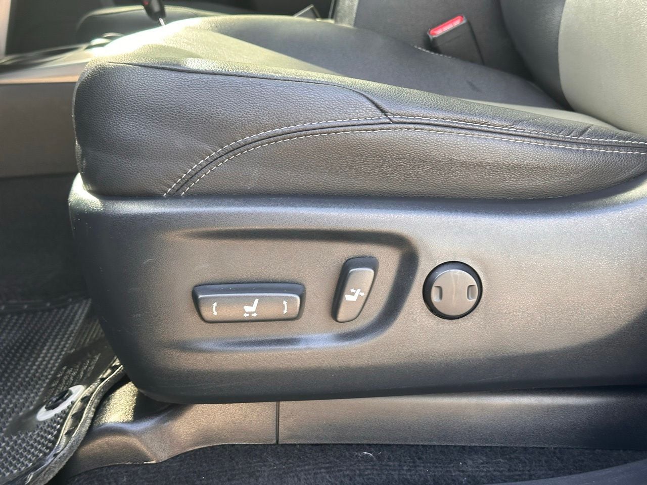 Used 2018 Magnetic Gray Toyota SR5 Premium image 30