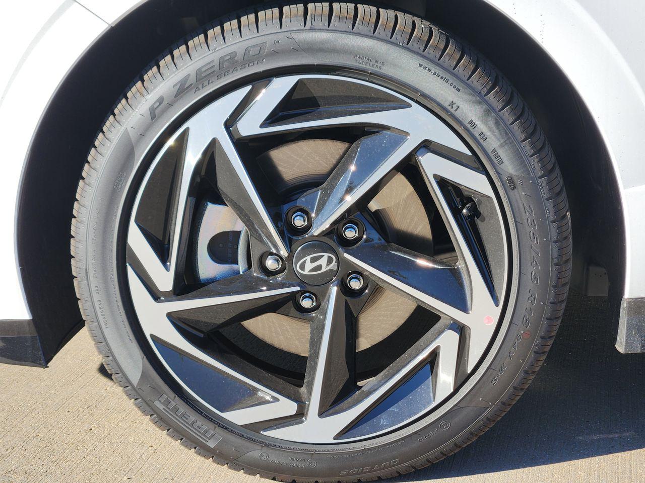 New 2026 W6H White Hyundai SEL Sport image 7