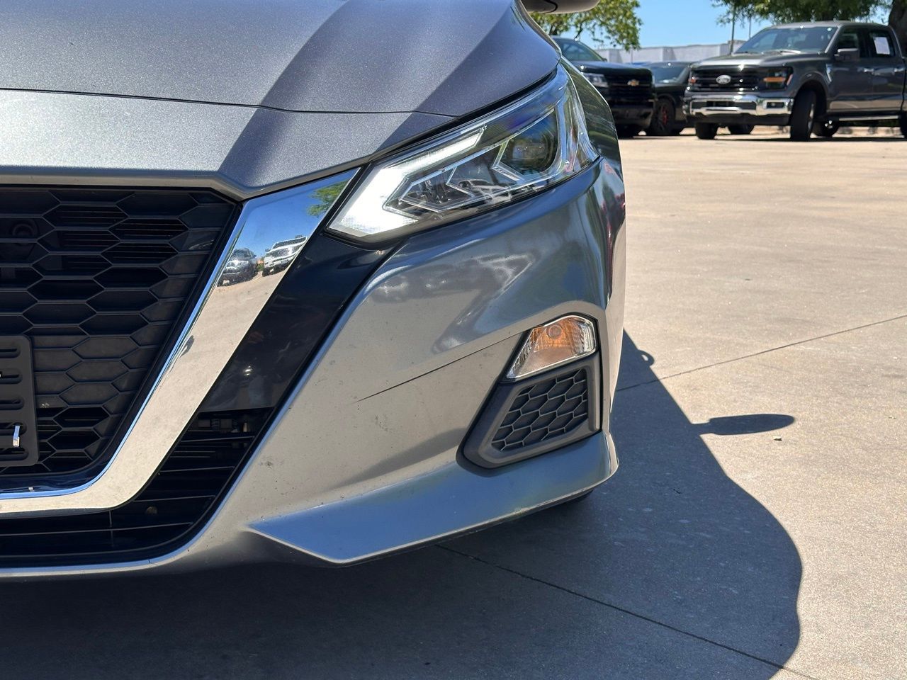 Used 2021 Gun Metallic Nissan 2.5 SV image 6