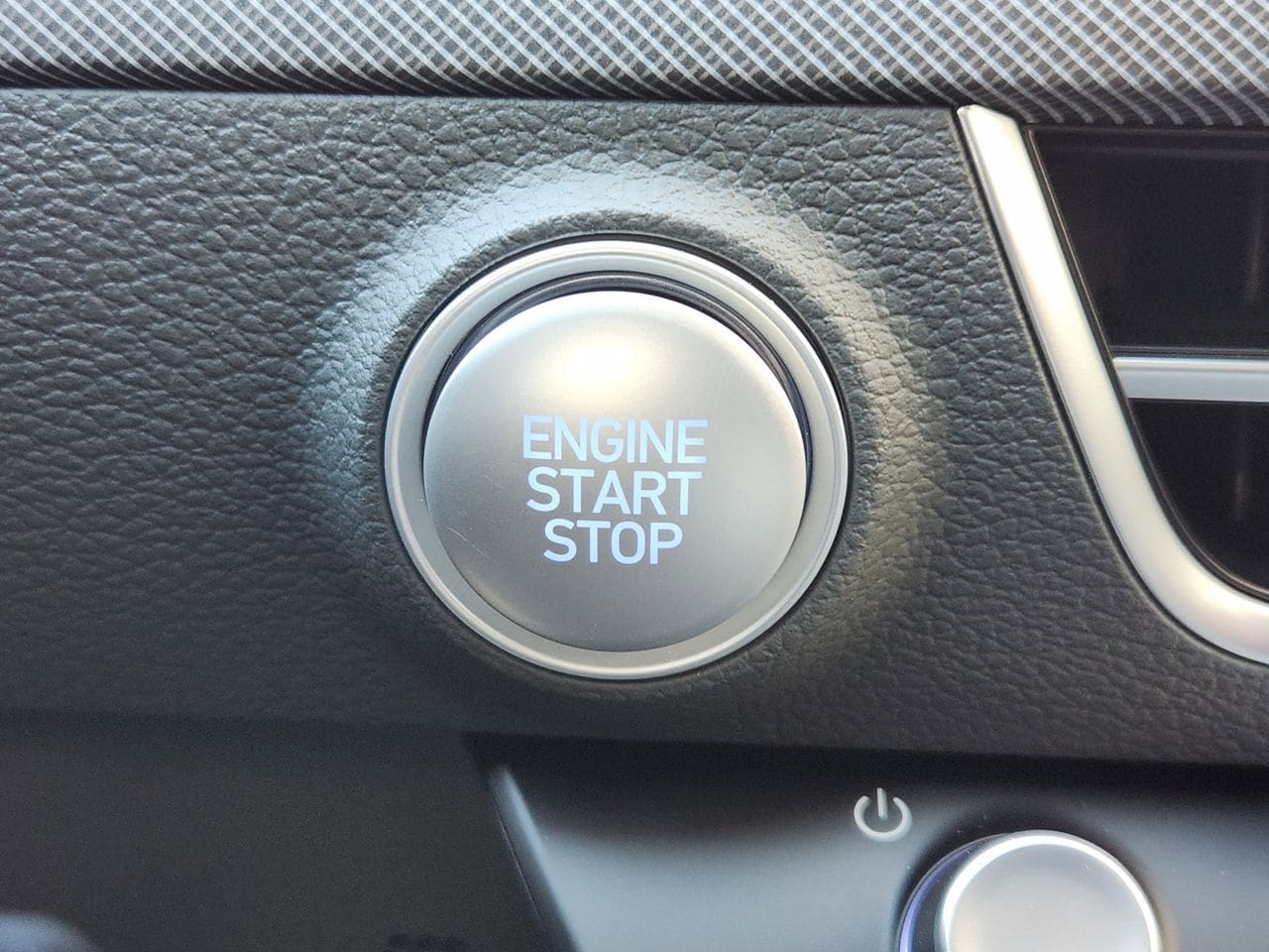 New 2026 T4A Silver Hyundai SEL Sport image 16