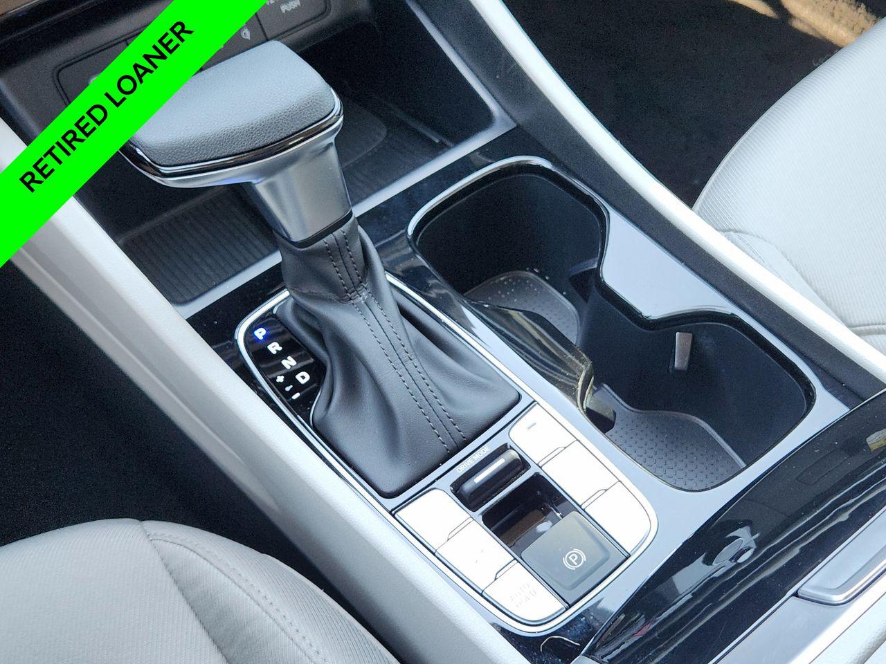 New 2025 Shimmering Silver Hyundai SEL FWD image 19