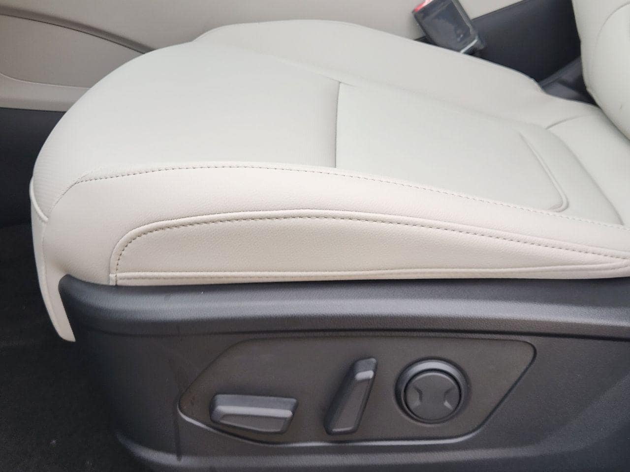 New 2026 Serenity White Pearl Hyundai SEL FWD image 22