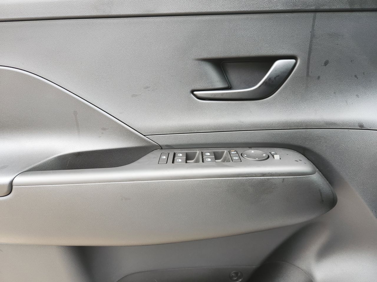 New 2026 SAW White Hyundai SE FWD image 21