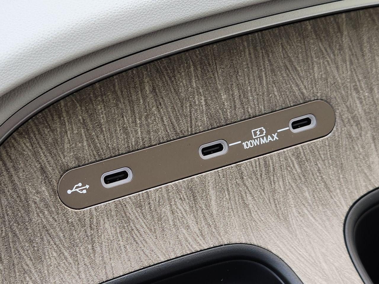 New 2027 Creamy White Pearl Hyundai SEL FWD image 19