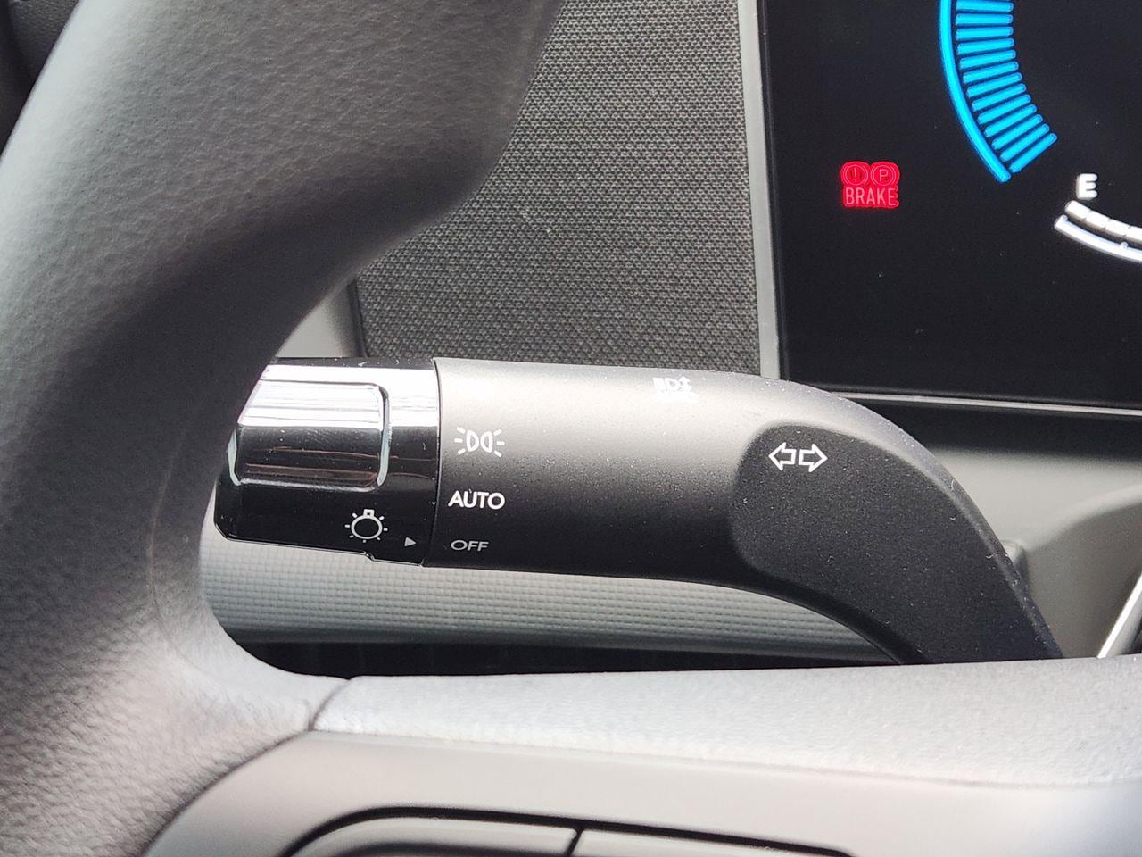 New 2026 SAW White Hyundai SEL FWD image 26