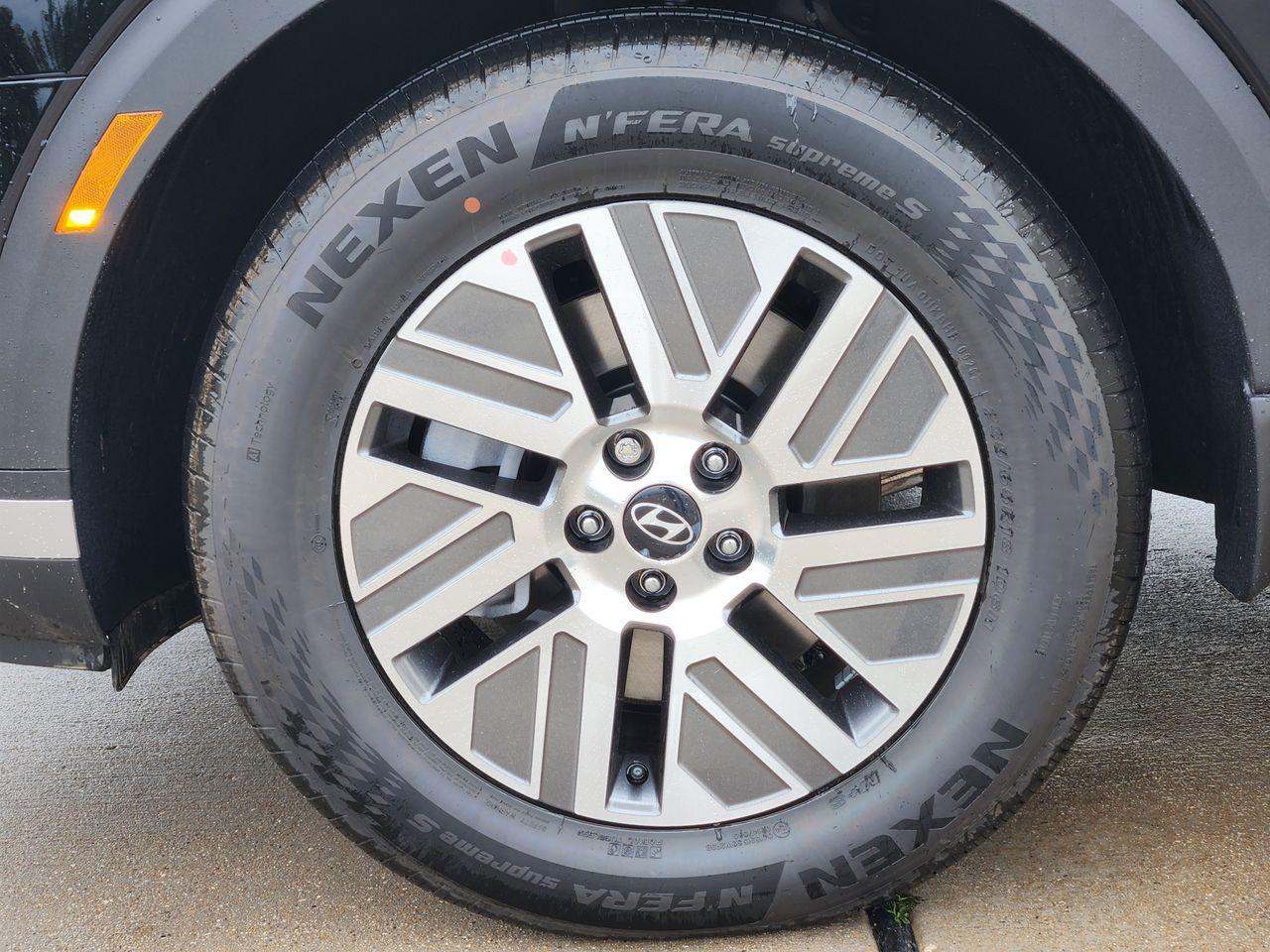 New 2026 Abyss Black Pearl Hyundai SEL 7P image 7