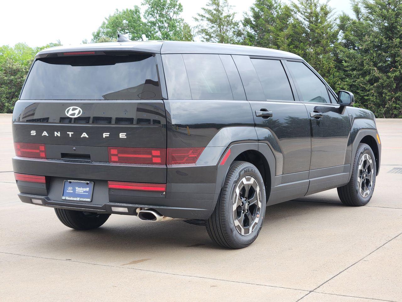 New 2026 Phantom Black Hyundai SE FWD image 4