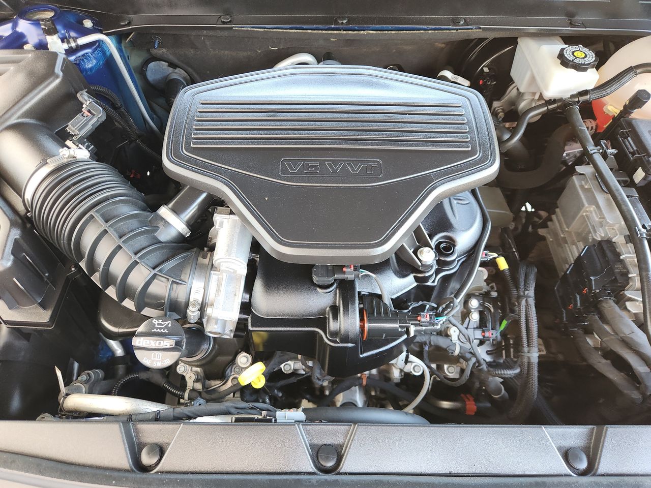 Used 2023 Ultra Blue GMC AT4 image 30