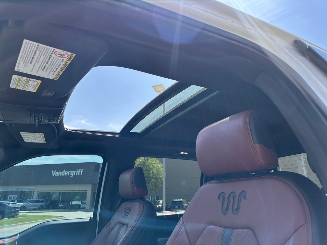 Used 2022 Oxford White Ford King Ranch image 23