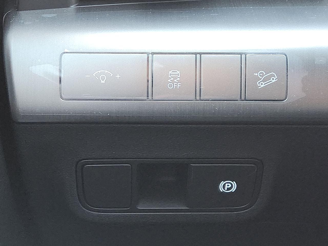 New 2026 SAW White Hyundai SEL Sport FWD image 19