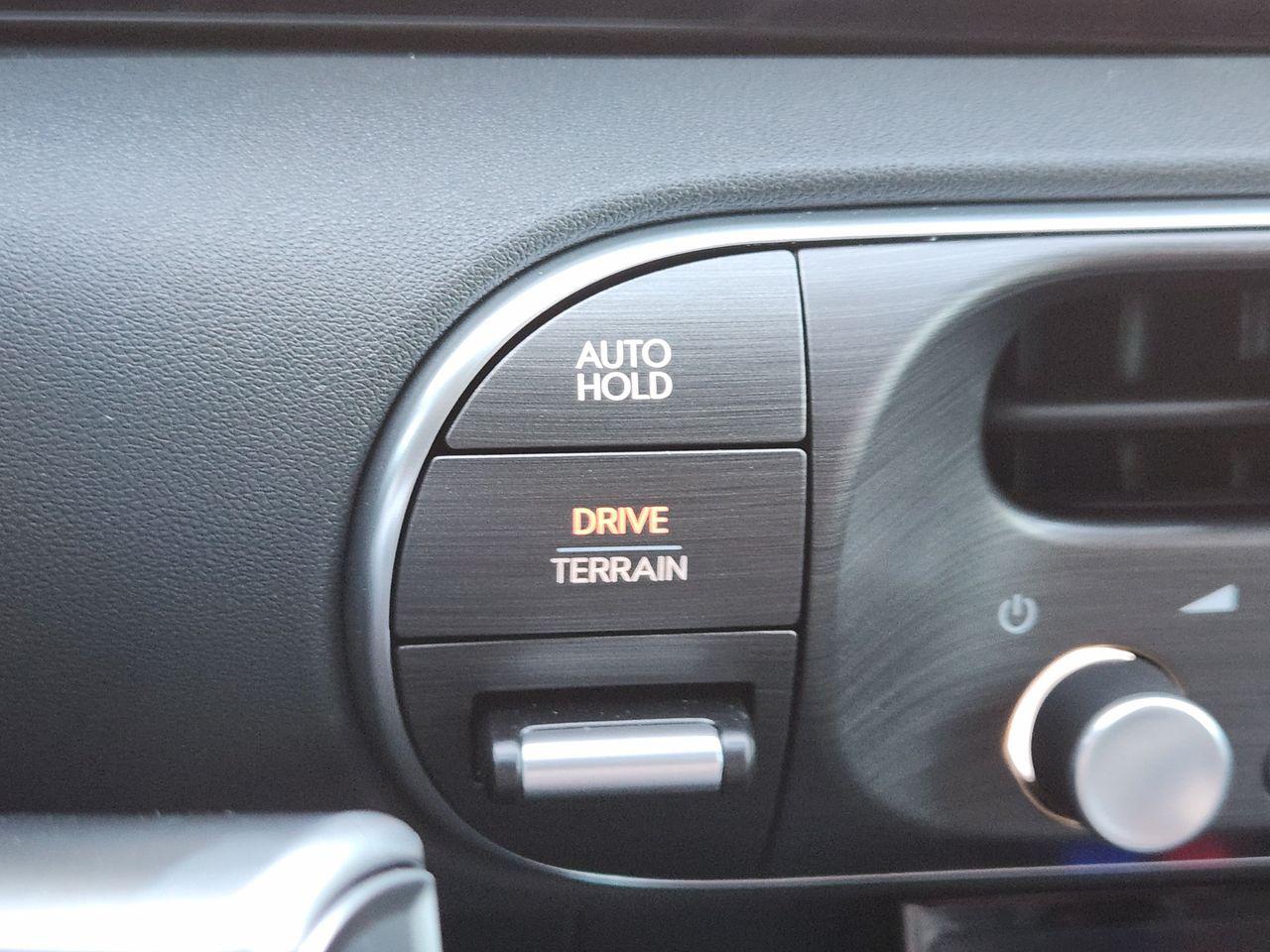 New 2026 Creamy White Pearl Hyundai SEL Premium 8P image 17