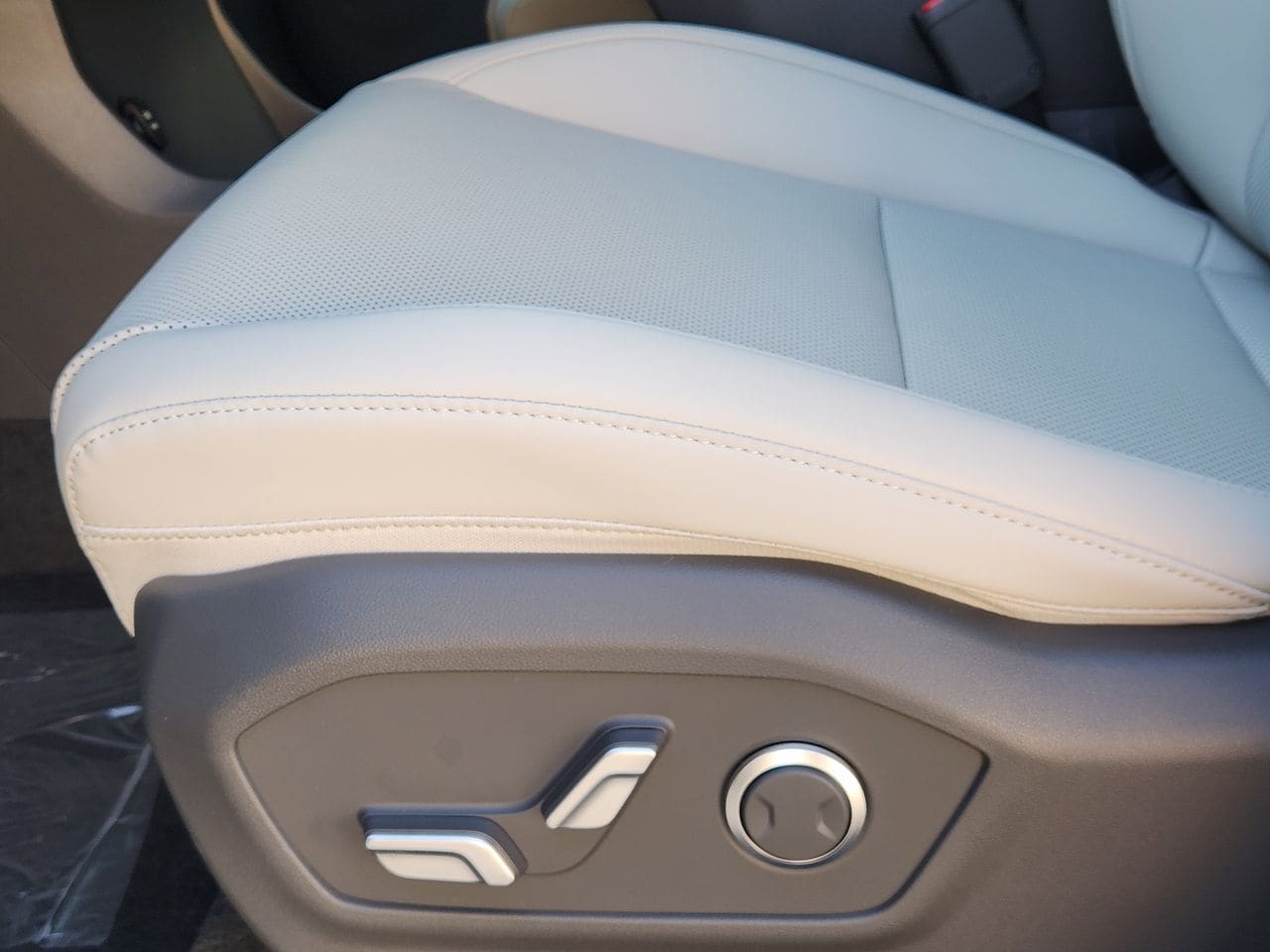 New 2026 W6H White Hyundai SEL FWD image 23