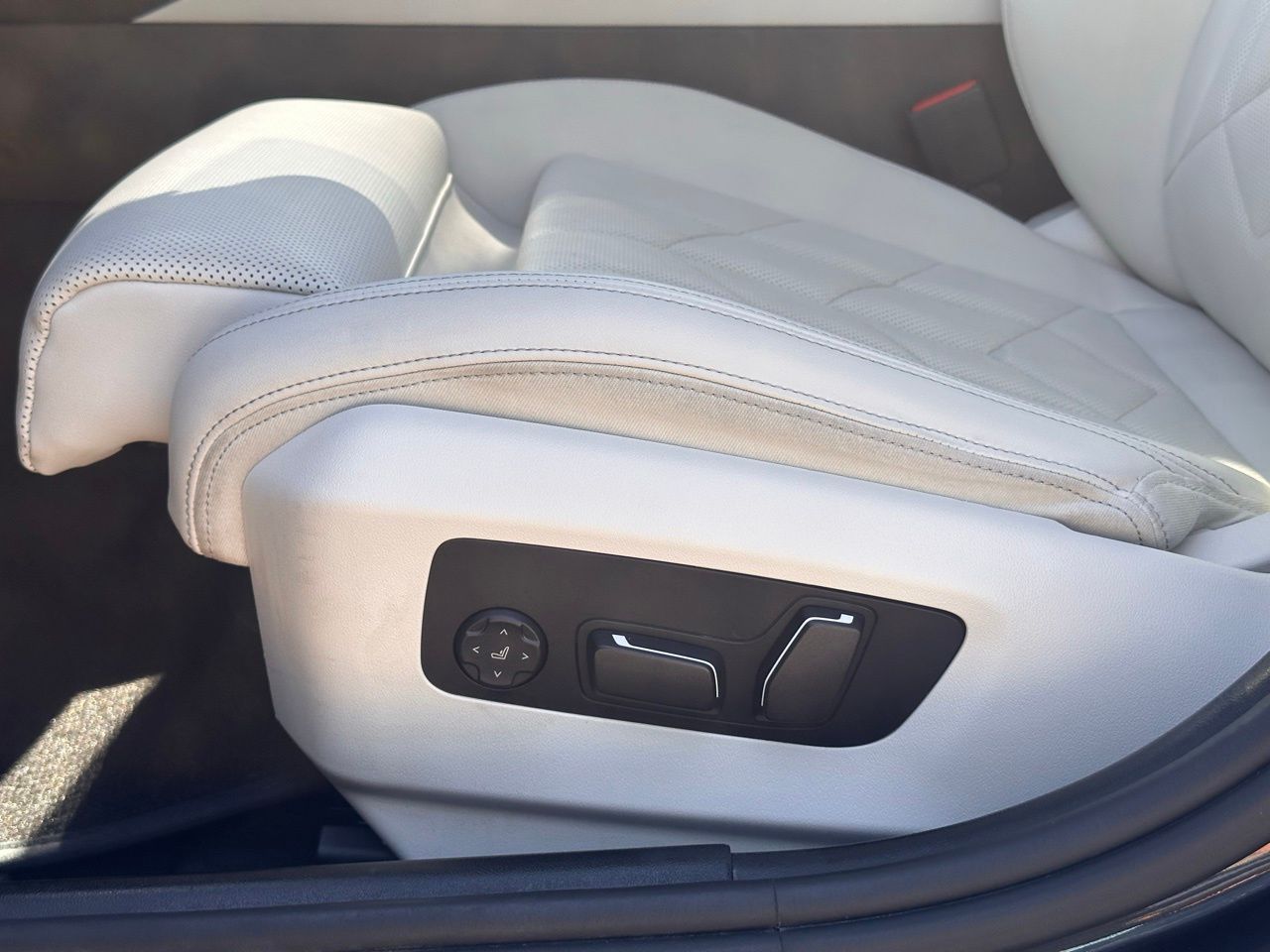 Used 2024 Dark Graphite BMW 530i image 30