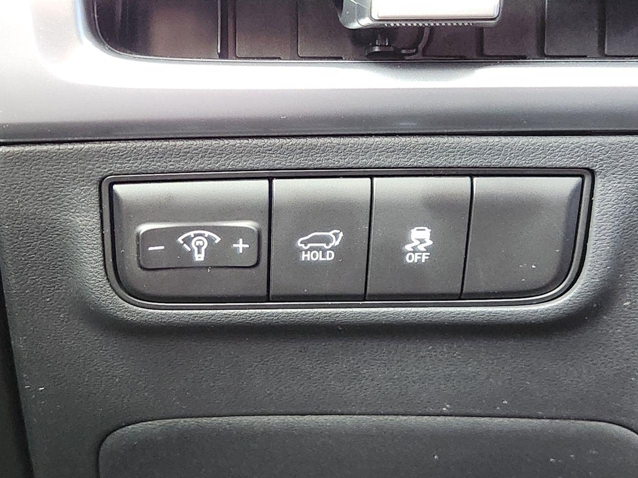 New 2026 R2T Silver Hyundai SEL FWD image 19