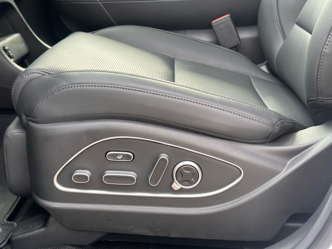 Certified Used 2026 Creamy White Pearl Hyundai Calligraphy image 32