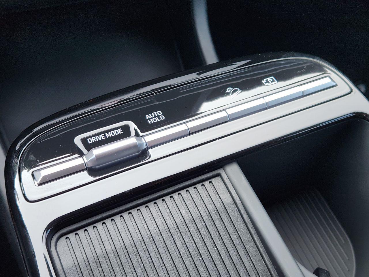 New 2026 Shimmering Silver Hyundai SEL FWD image 21