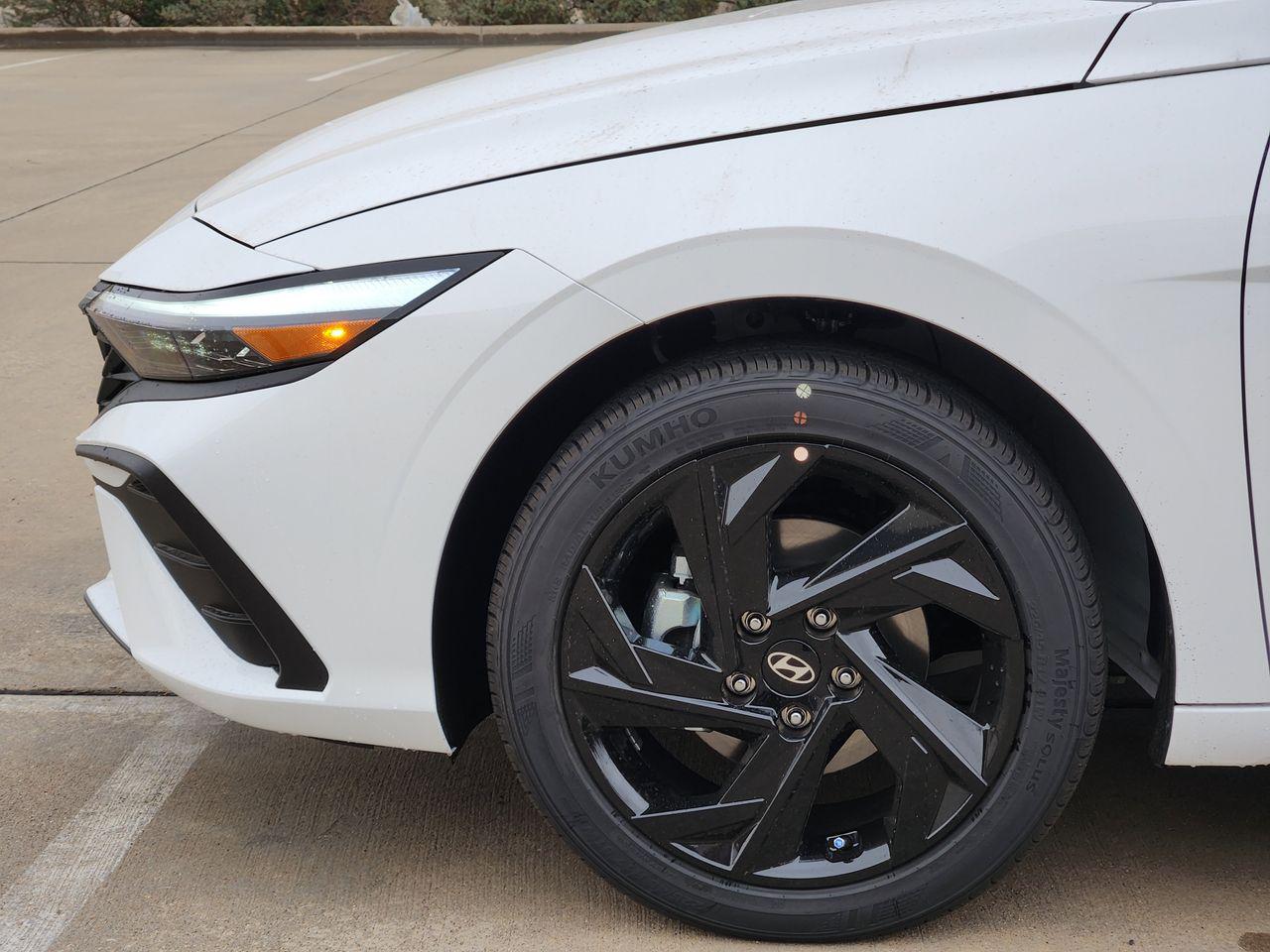 New 2026 W6H White Hyundai SEL Sport image 5