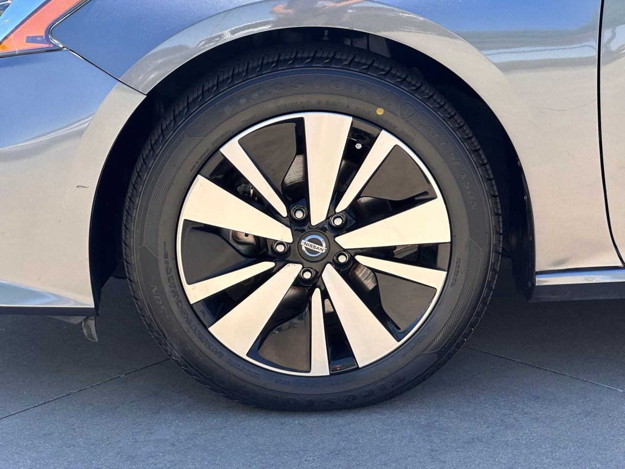 Used 2021 Gun Metallic Nissan 2.5 SV image 9