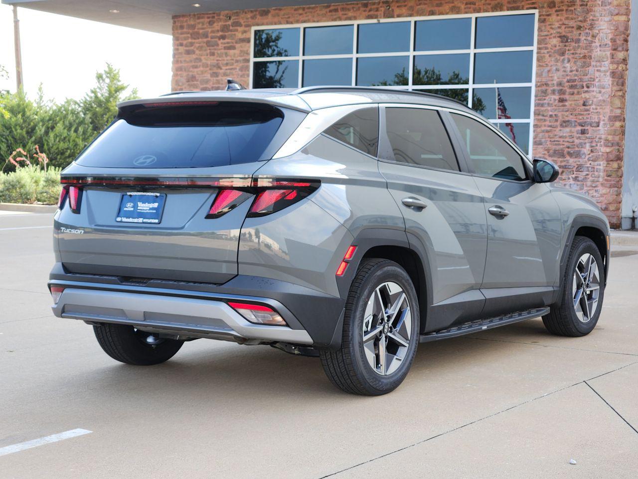 New 2026 Hampton Gray Hyundai SEL FWD image 4