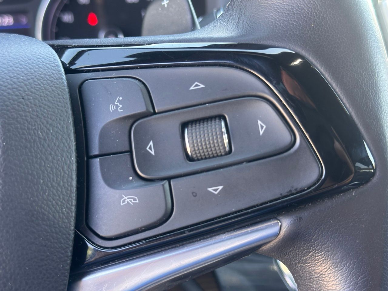 Used 2023 Moonstone Gray Buick Essence image 32