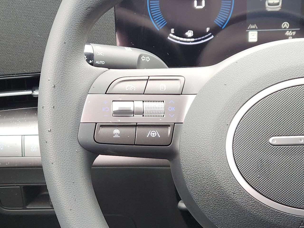 New 2026 SAW White Hyundai SE FWD image 26