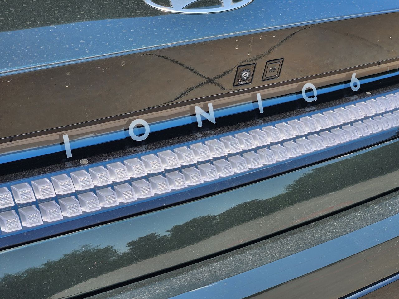 Used 2023 Digital Green Hyundai Limited image 8