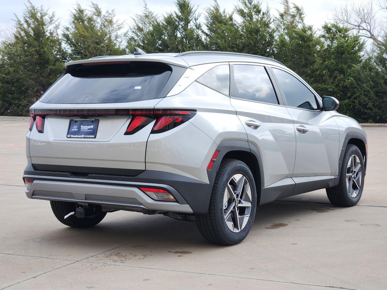 New 2026 R2T Silver Hyundai SEL FWD image 4