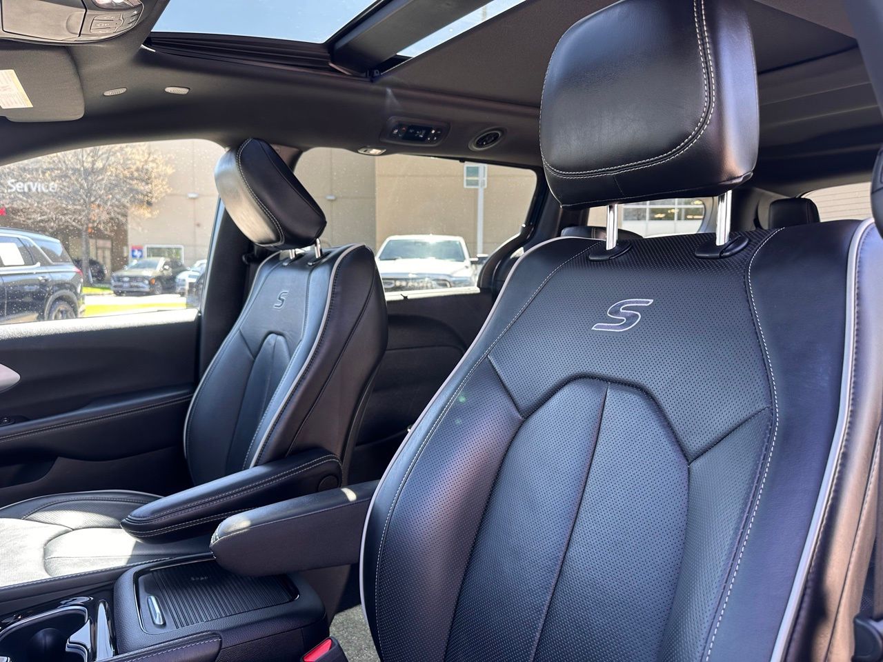 Used 2025 Fathom Blue Pearlcoat Chrysler Limited image 24