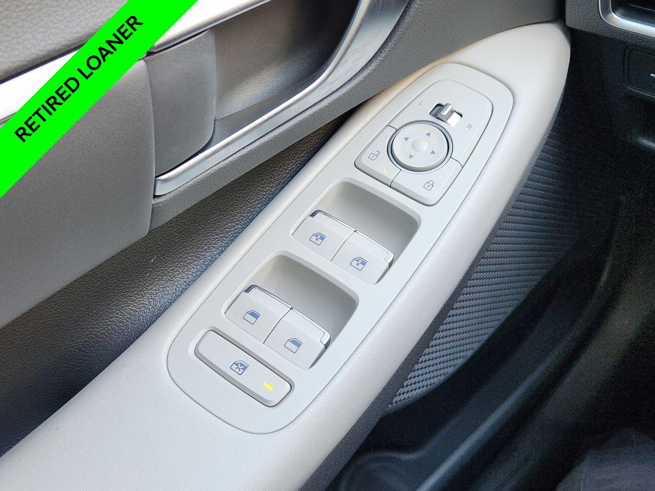 New 2025 W6H White Hyundai SEL Convenience image 23