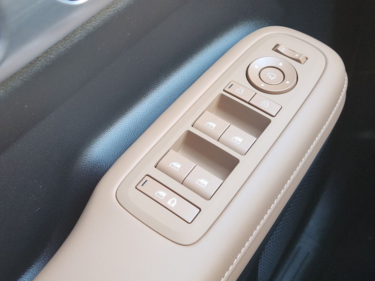 New 2026 W6H White Hyundai Calligraphy FWD image 21