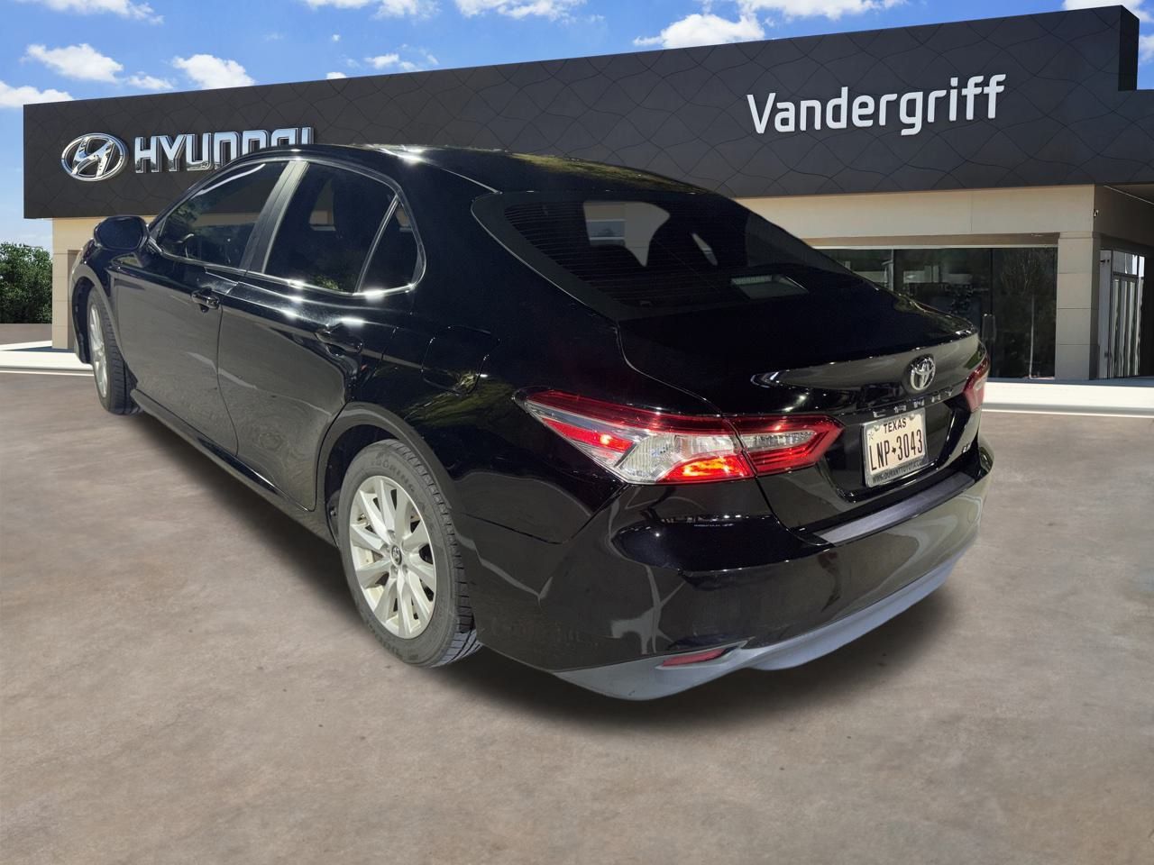 2018 Toyota Camry LE photo 2