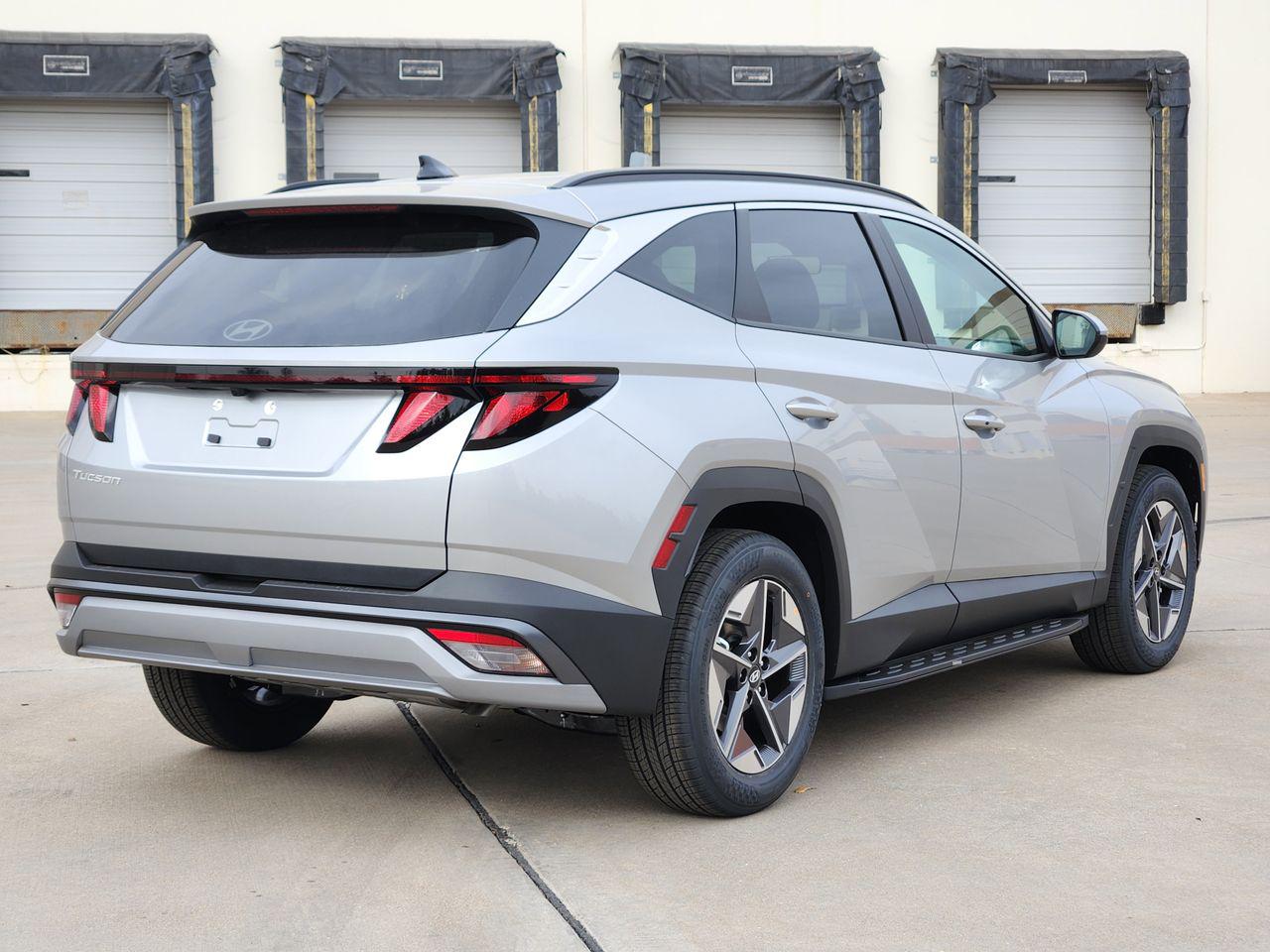 New 2026 R2T Silver Hyundai SEL FWD image 4