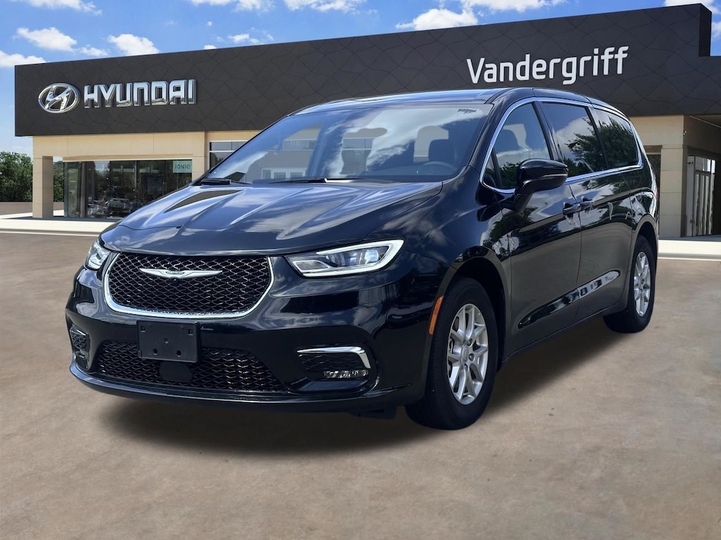 Used 2025 Chrysler Pacifica Select Van Passenger Van