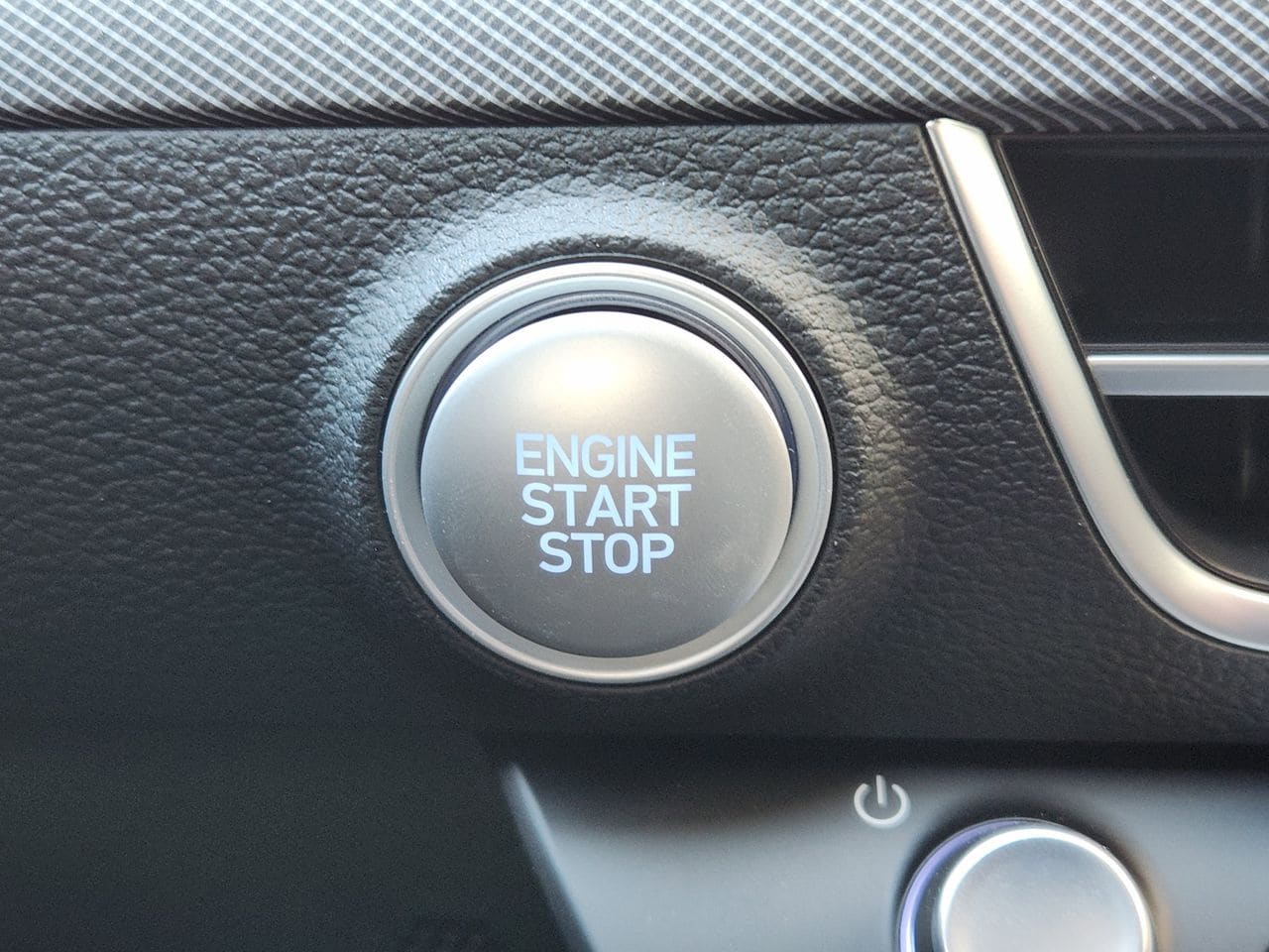 New 2026 T4A Silver Hyundai SEL Sport image 17