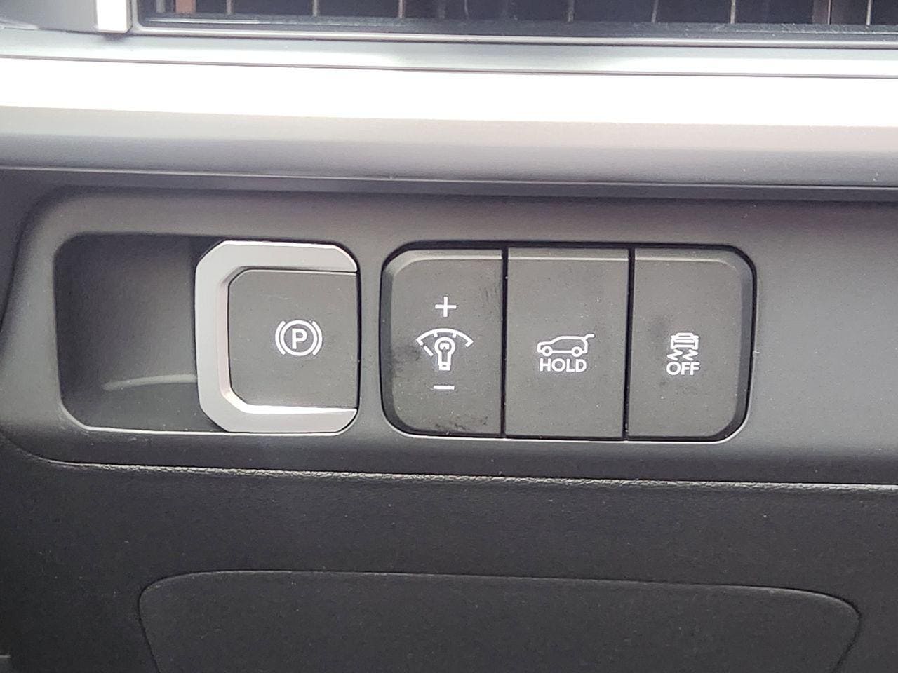 New 2026 W6H White Hyundai SEL FWD image 19