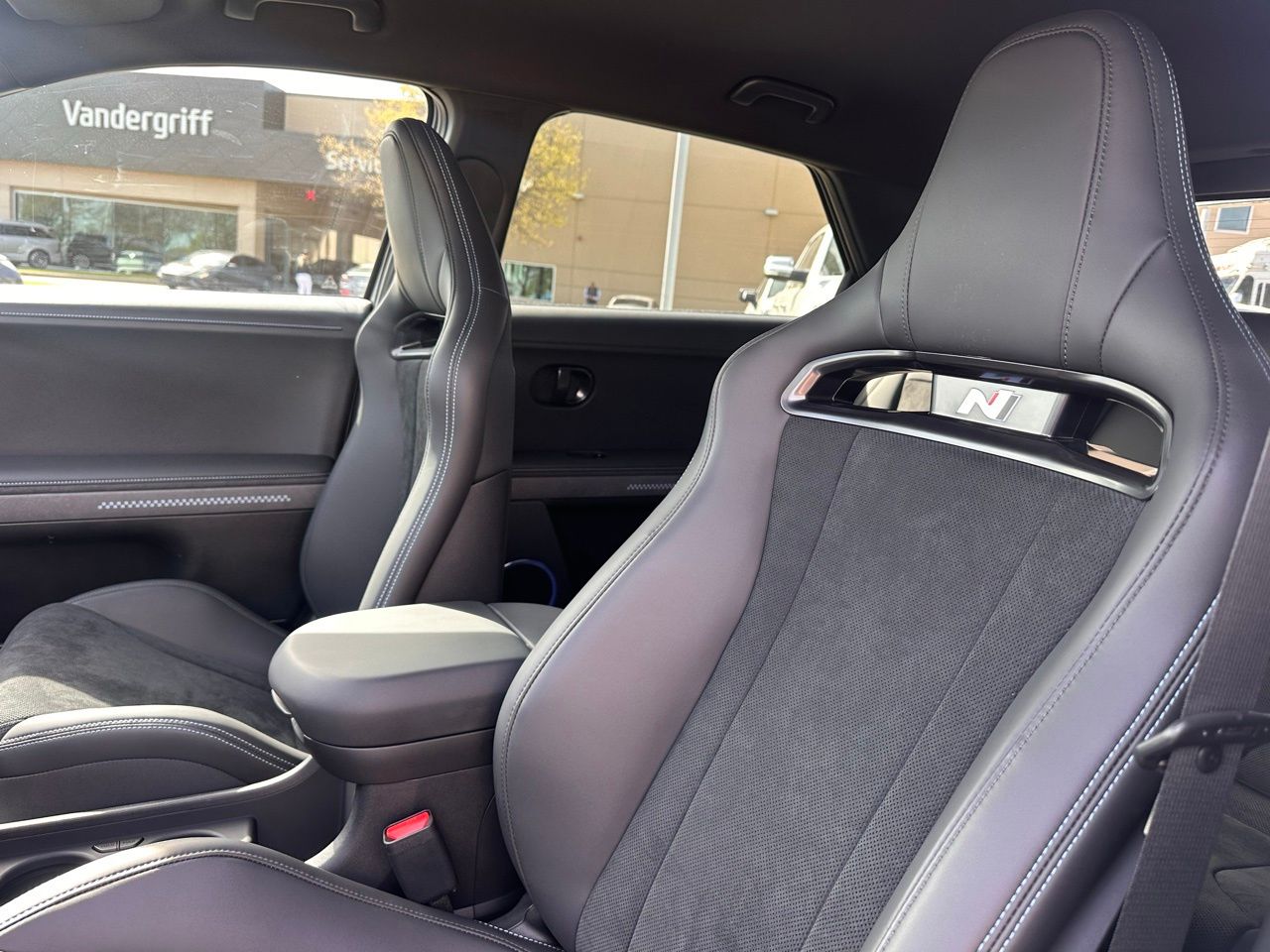 Used 2025 Atlas White Hyundai Base image 23