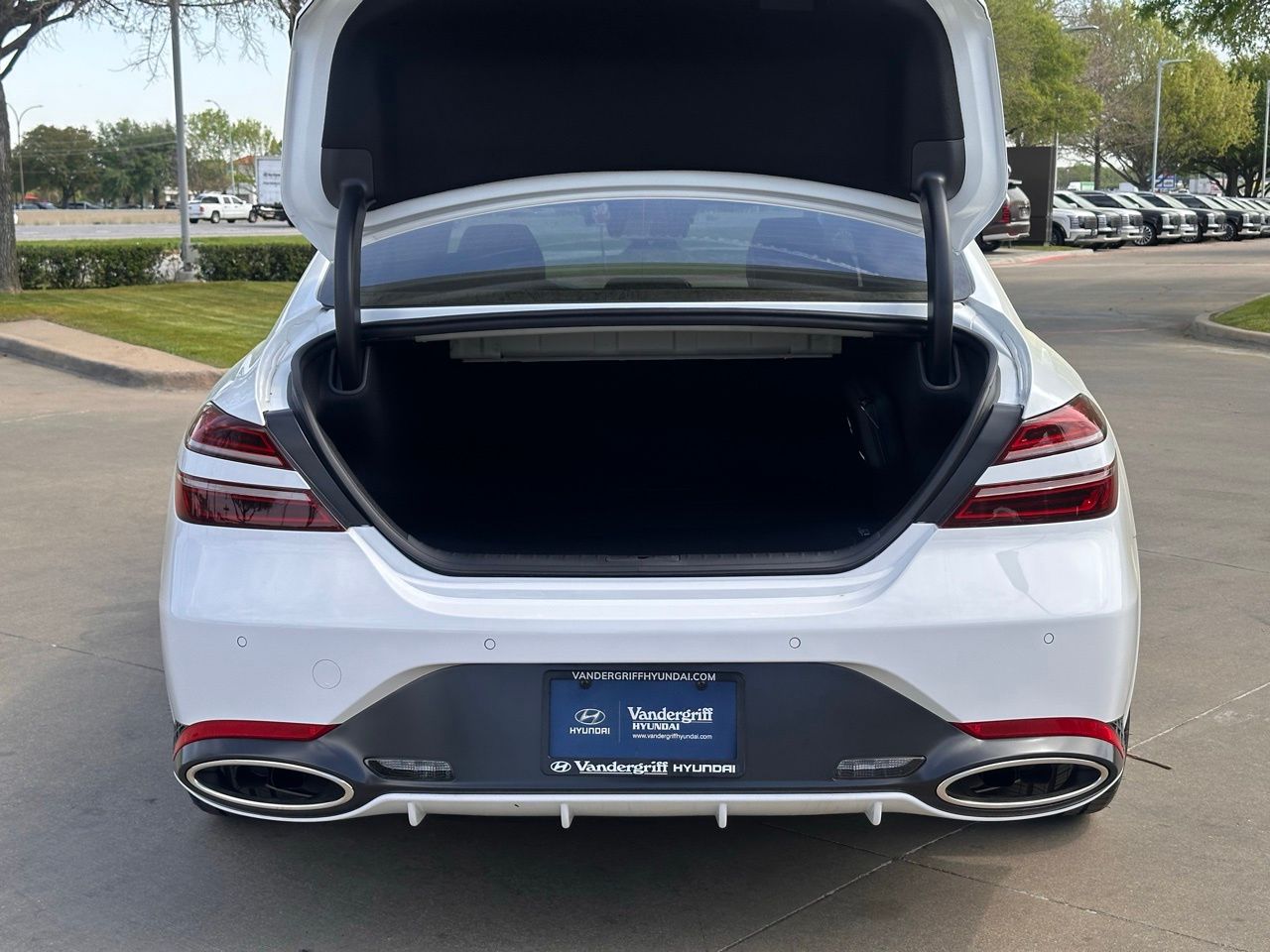 Used 2026 Alta White Genesis 3.3T Sport Prestige image 12