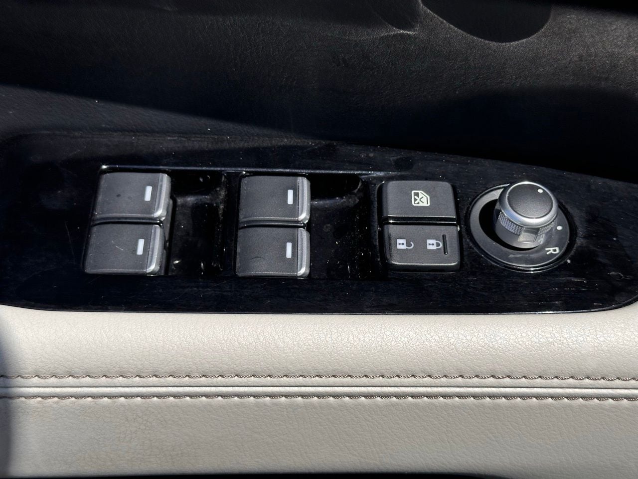 Used 2018 Jet Black Mica Mazda Grand Touring image 21