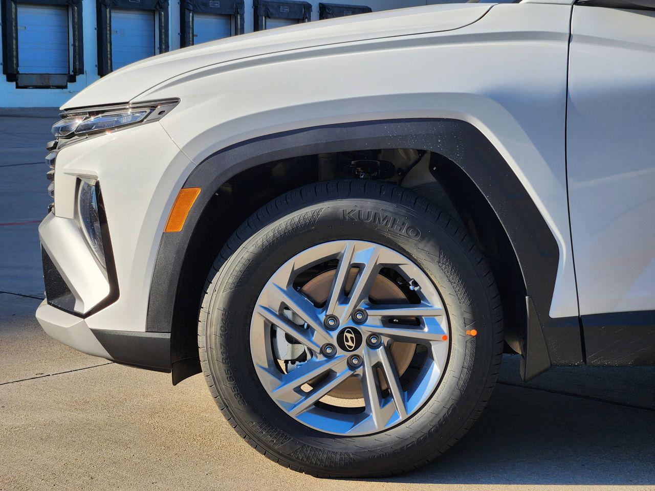 New 2026 W6H White Hyundai SE FWD image 7