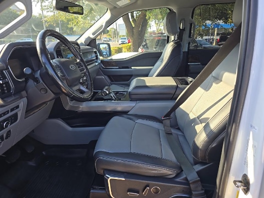 Used 2022 Oxford White Ford Lariat image 10
