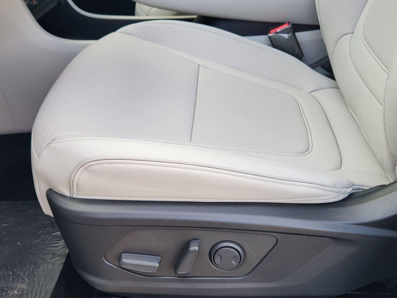 New 2026 Serenity White Pearl Hyundai Limited FWD image 22