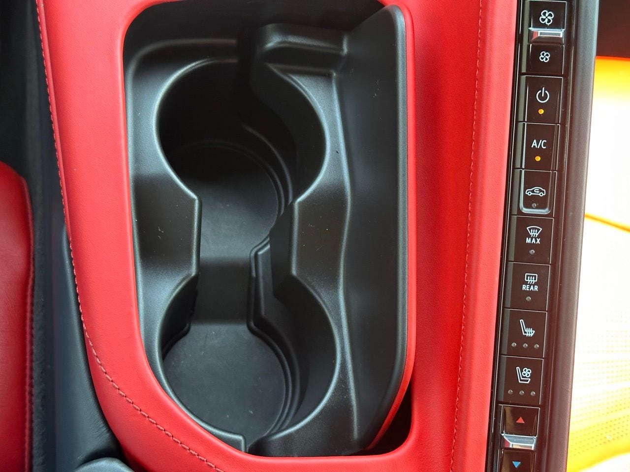 Used 2020 Arctic White Chevrolet Stingray 3LT image 34